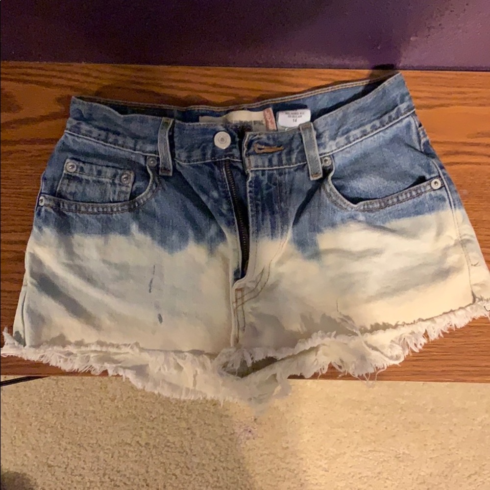 Levi bleach shorts